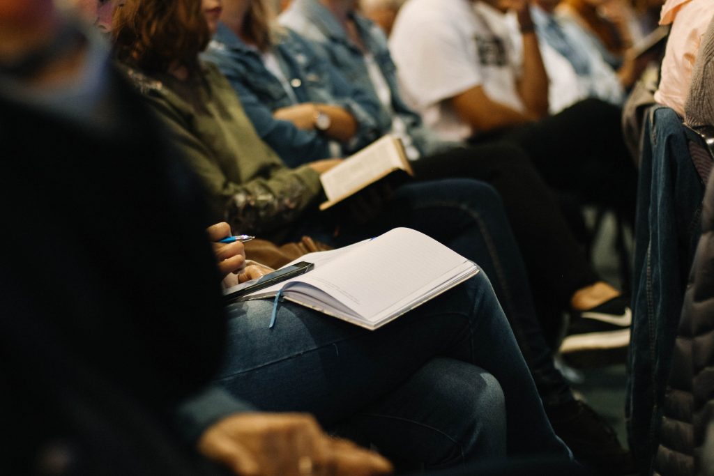 Prendre 5 minutes pour lire la Bible chaque jour sur le chemin du travail