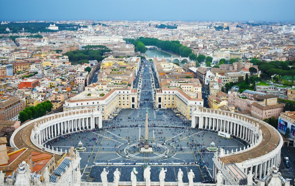 Vue aérienne de la place Saint-Pierre, au Vatican
