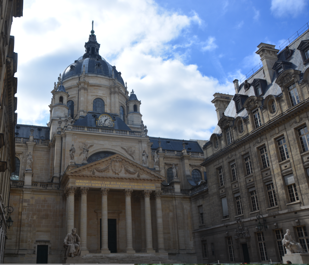 Vue de la cour de la Sorbonne
(Université de Paris)